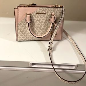 Small Pink MK purseCan also be worn as a crossbody